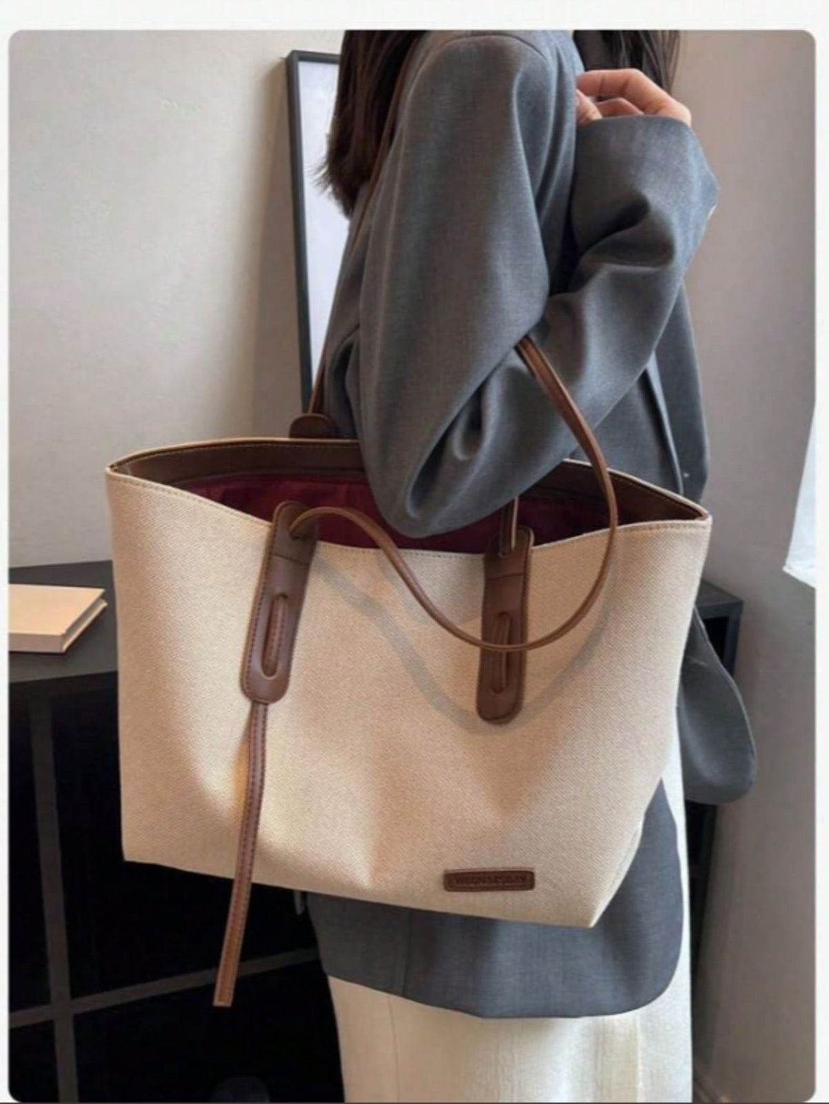 حقيبة كبيرة السعة ذات لون مكتلب