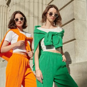 ملابس نسائية