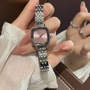 ساعة يد نسائيه